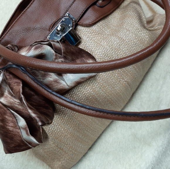 SOLD Call it spring shoulder bag - like new - Picture 3 of 12